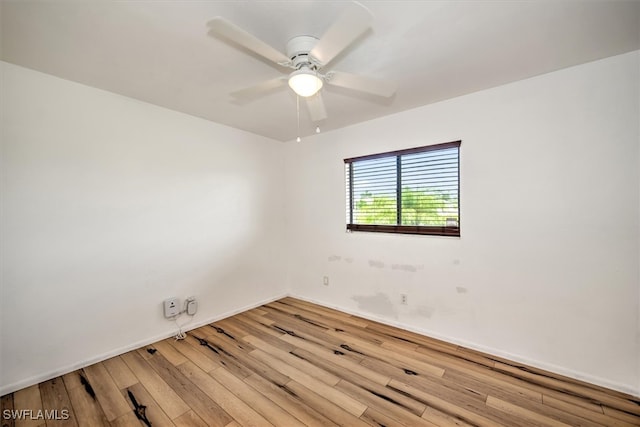 empty room featuring light wood-type flooring and ceiling fan