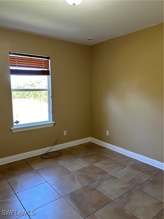 spare room featuring light tile patterned floors