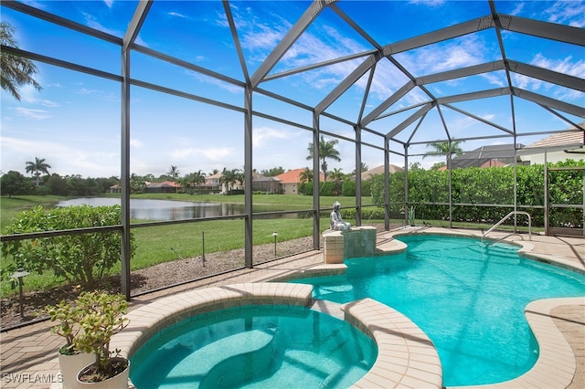 view of swimming pool featuring a lanai, a water view, an in ground hot tub, and a lawn