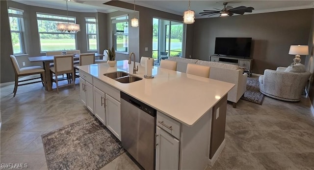 kitchen featuring ceiling fan, sink, a center island with sink, and stainless steel dishwasher