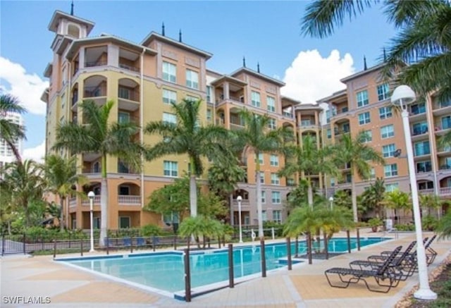 view of swimming pool