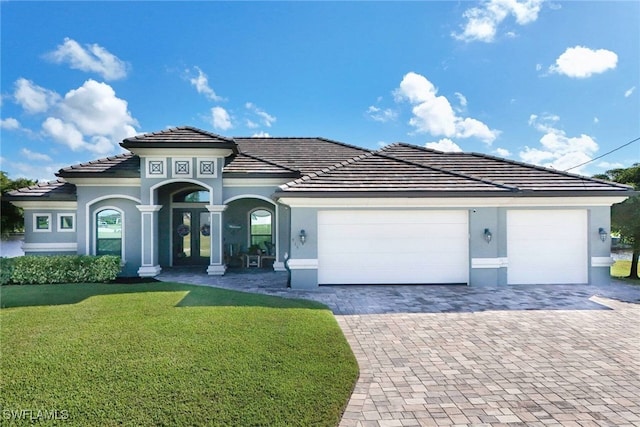 view of front facade featuring a front yard and a garage