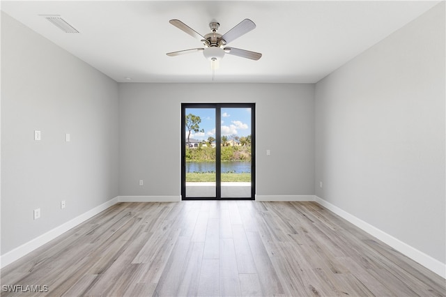 empty room with light hardwood / wood-style flooring and ceiling fan