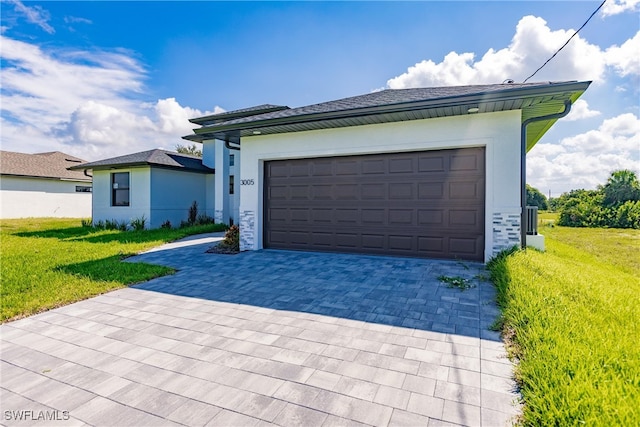 view of front facade with a front lawn