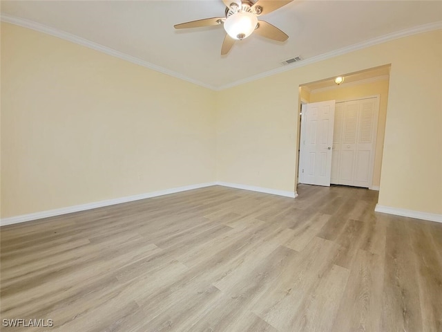 spare room featuring crown molding, light hardwood / wood-style flooring, and ceiling fan