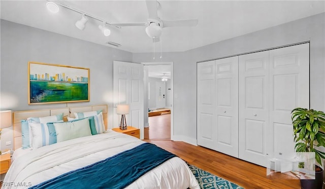 bedroom with ceiling fan, a closet, and light wood-type flooring