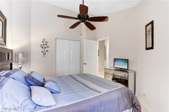 bedroom with ceiling fan, a closet, and high vaulted ceiling