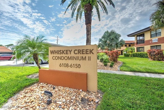 community sign with a yard