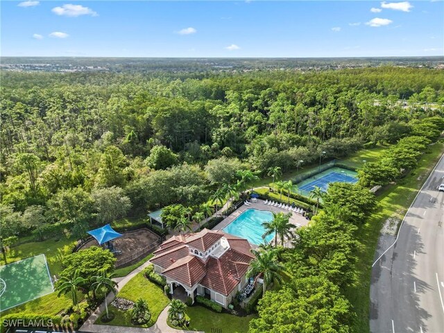 bird's eye view featuring a wooded view