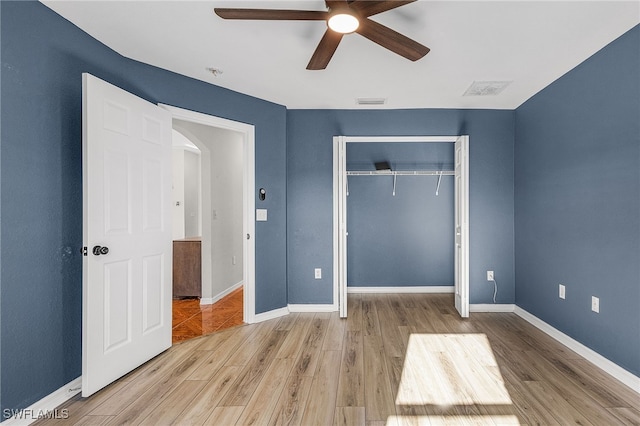 unfurnished bedroom featuring a closet, light hardwood / wood-style floors, and ceiling fan