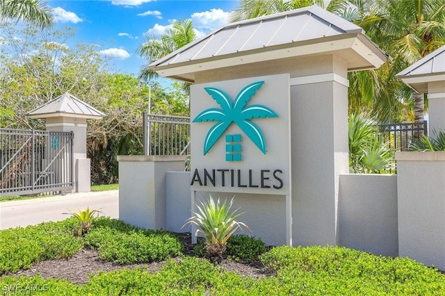 view of community / neighborhood sign