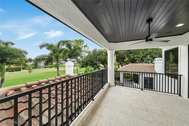 balcony with ceiling fan