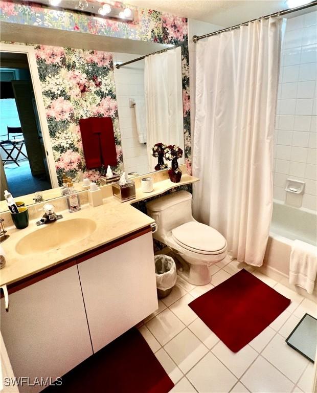 5925 Trailwinds Dr Unit 926, Fort Myers, FL 33907 - full bath with vanity, toilet, wallpapered walls, shower / bathtub combination with curtain, and tile patterned floors