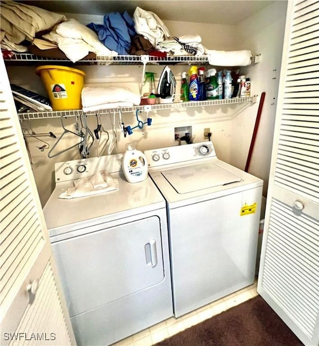 5925 Trailwinds Dr Unit 926, Fort Myers, FL 33907 - laundry area with washing machine and dryer and tile patterned floors