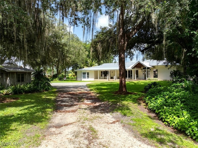 single story home featuring a front yard