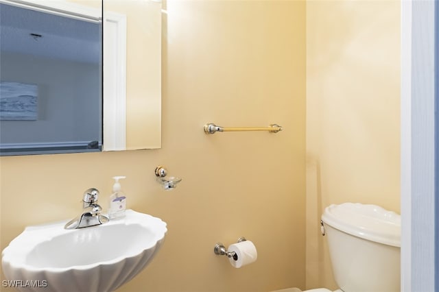 bathroom featuring sink and toilet