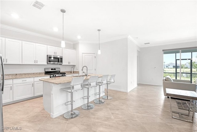 kitchen featuring visible vents, a kitchen island with sink, appliances with stainless steel finishes, and white cabinets