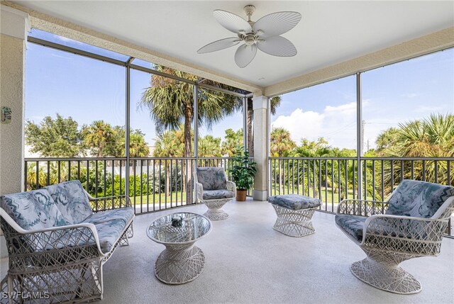 sunroom with ceiling fan