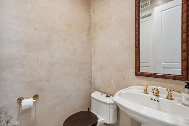 bathroom featuring sink and toilet