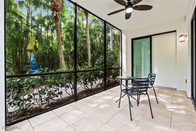 sunroom / solarium with ceiling fan