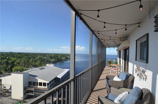 balcony featuring an outdoor hangout area and a water view