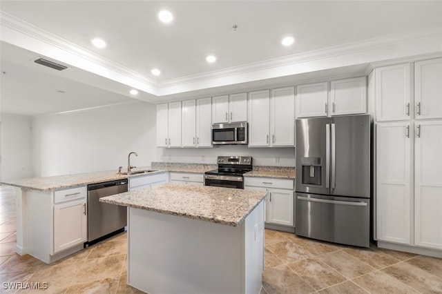 kitchen with white cabinets, sink, kitchen peninsula, stainless steel appliances, and a center island