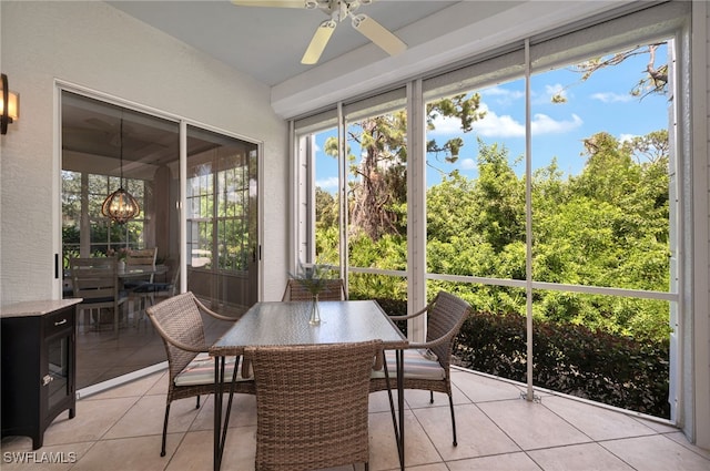 sunroom featuring ceiling fan