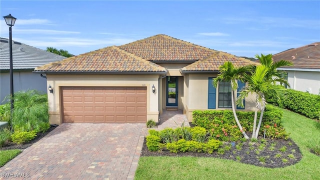 view of front facade with a garage