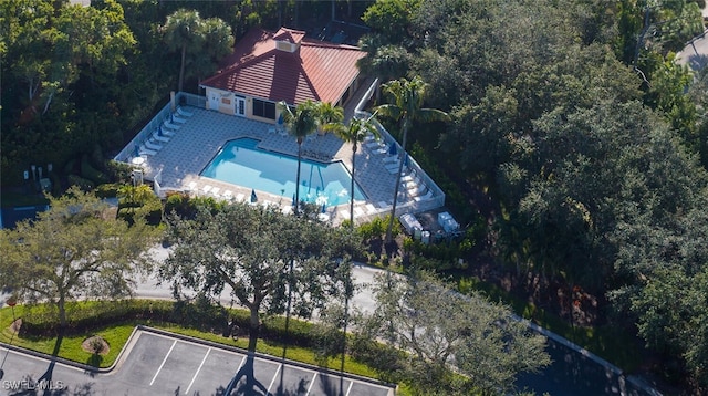 bird's eye view with a wooded view