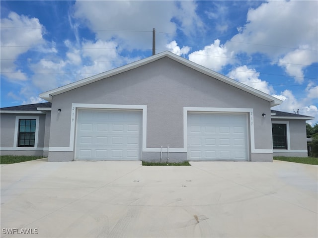 view of front facade with a garage