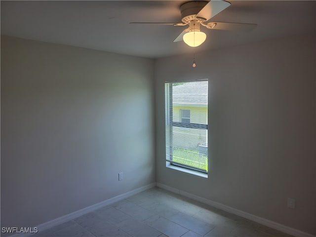 empty room with ceiling fan