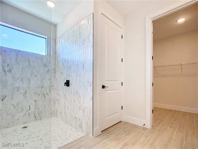 bathroom featuring a tile shower