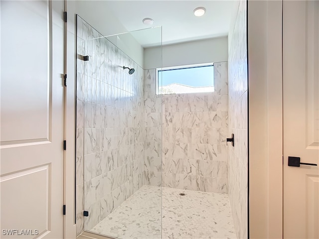 bathroom featuring tiled shower