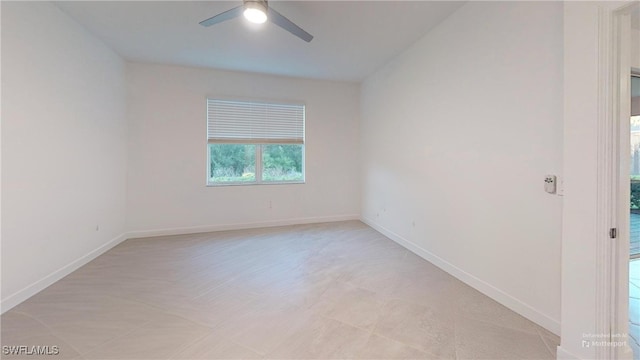 unfurnished room featuring ceiling fan and vaulted ceiling