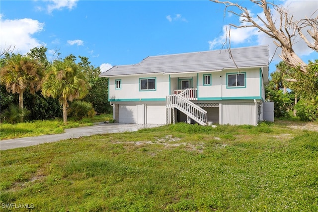 view of front facade featuring a garage and a front lawn