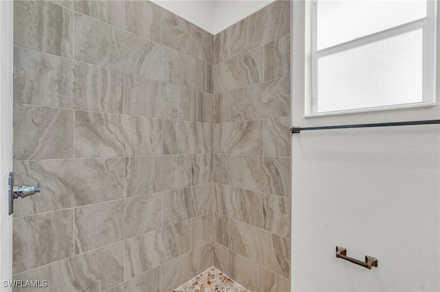 bathroom featuring tiled shower