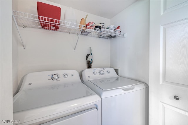 laundry room with washing machine and dryer