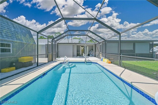 4417/4421 Ruthann Ct, North Fort Myers, FL 33917 - swimming pool featuring a patio area and glass enclosure