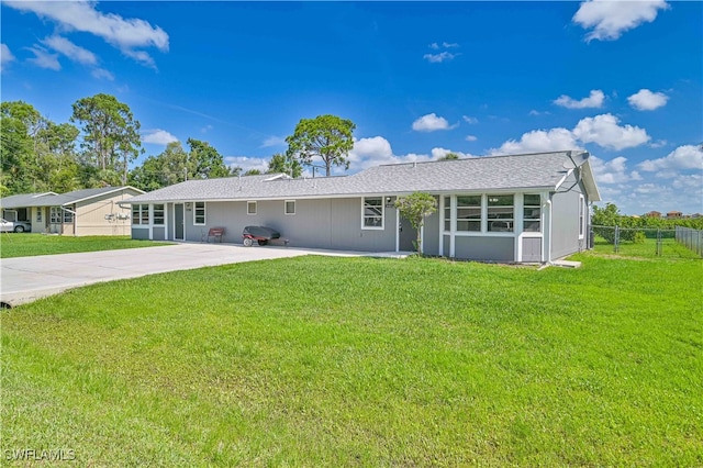 ranch-style home with a front yard