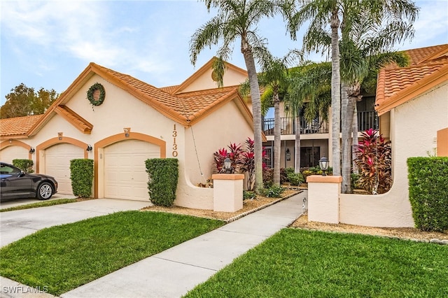 view of front of property featuring a front yard and a garage