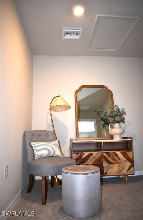 living area featuring visible vents, carpet, and baseboards