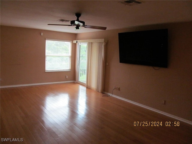 unfurnished room featuring light hardwood / wood-style floors and ceiling fan