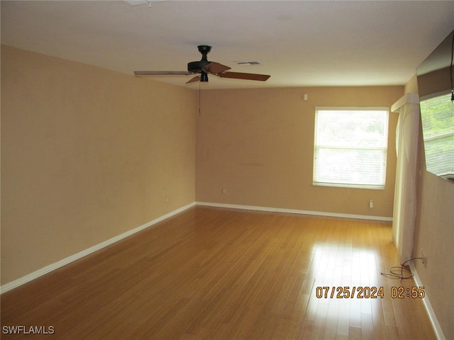 empty room featuring light wood-type flooring, ceiling fan, and plenty of natural light