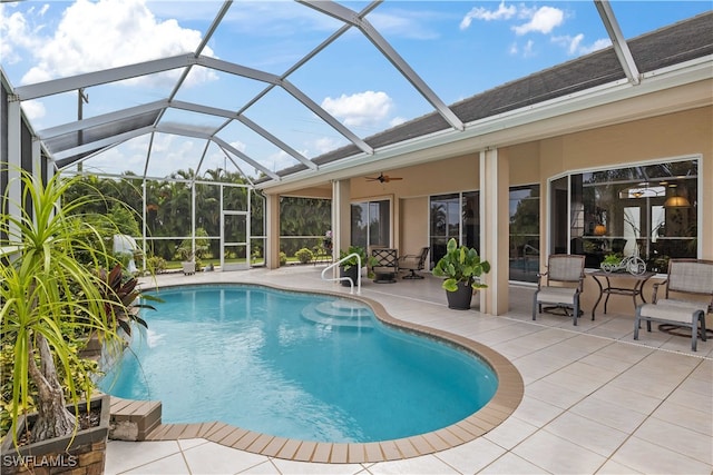 view of swimming pool featuring ceiling fan, a patio area, a lanai, and pool water feature