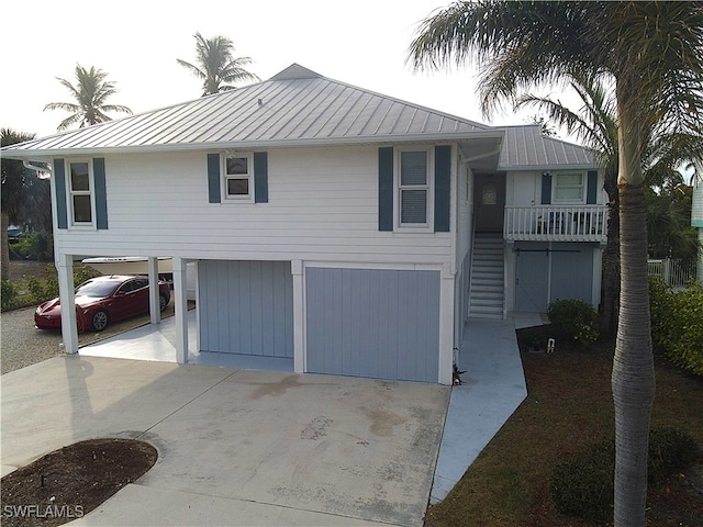 view of front facade featuring a carport