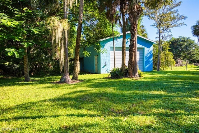 view of yard featuring an outbuilding and a garage