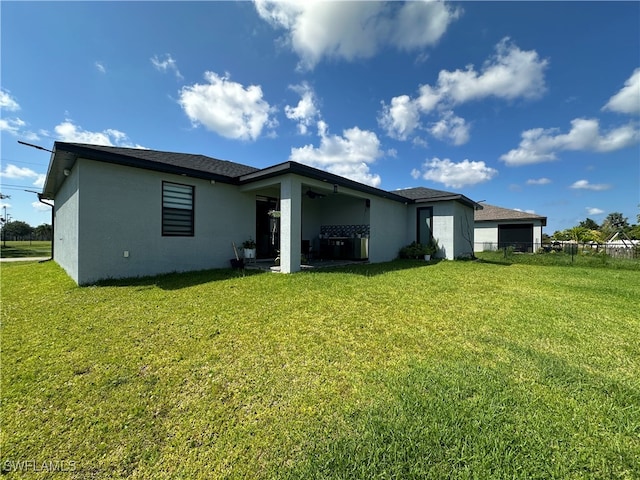 back of house featuring a lawn