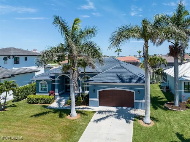 view of front of home featuring a front yard and a garage