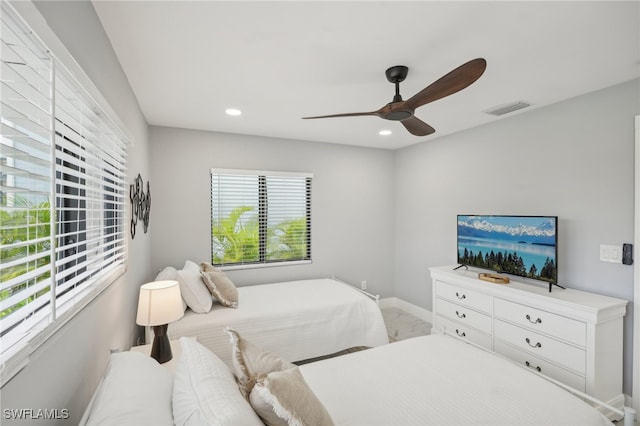 bedroom with ceiling fan