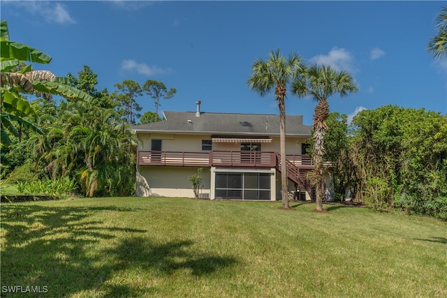 back of house featuring a lawn